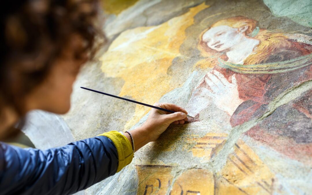 Comment restaurer une peinture ancienne : techniques et conseils